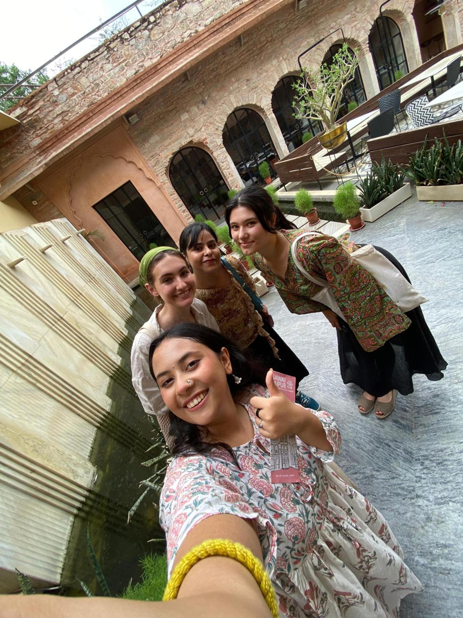 Madpackers Jaipur Hostel Buitenkant foto